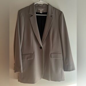 H&M light tan neutral women’s flex material blazer jacket, size M. Lightly worn